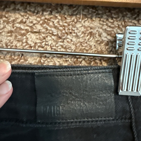 Like New Paige Margot Shorts - Picture 3 of 5